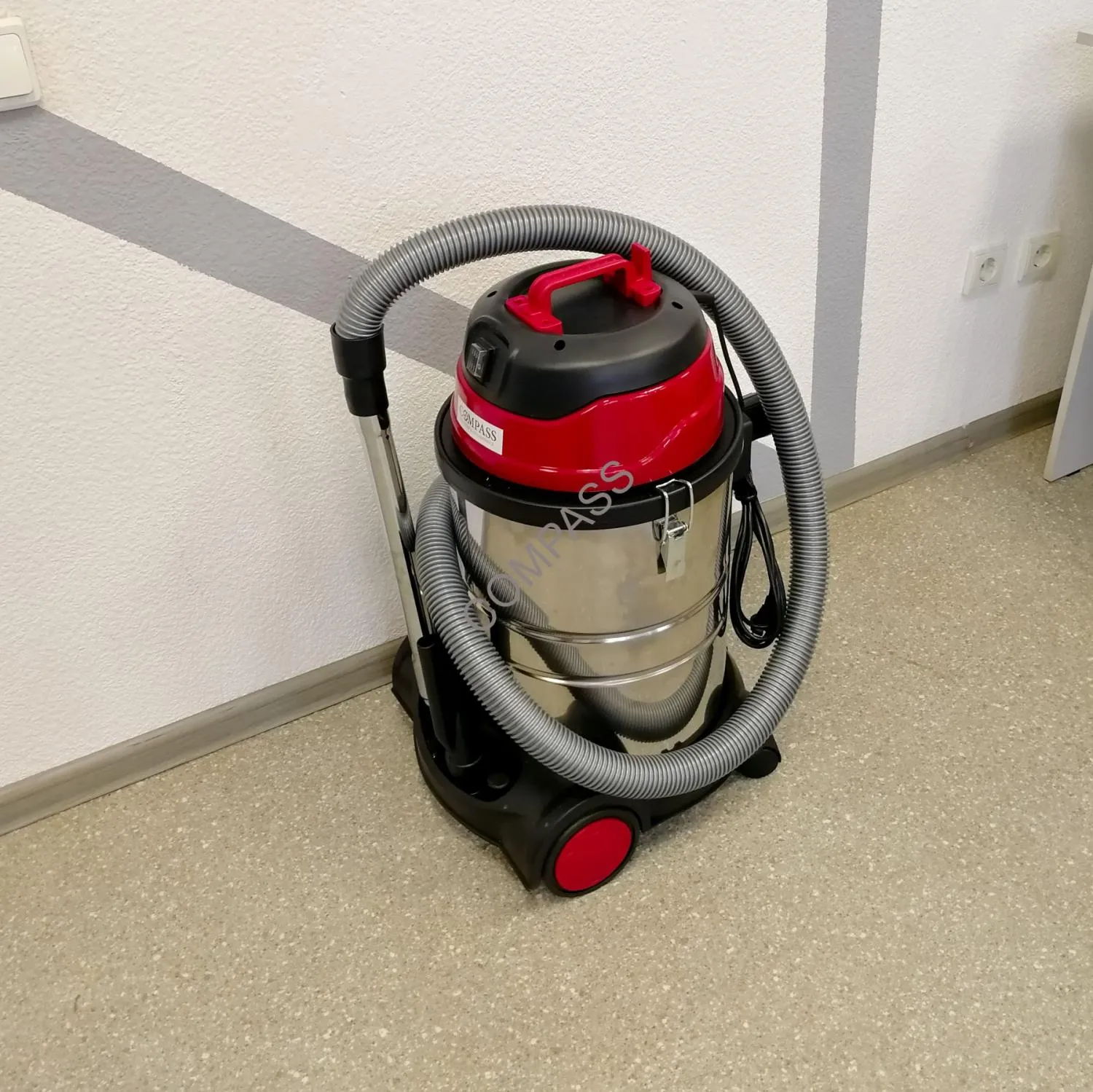 Профессиональный пылеводосос TEMP TVC30 (Изготовитель: TEMP)