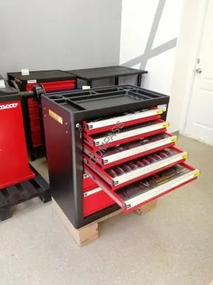 Подкатная тележка на 7 ящиков, 240 предметов